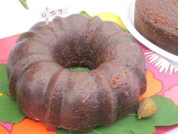 Traditional fig cake with glaze 