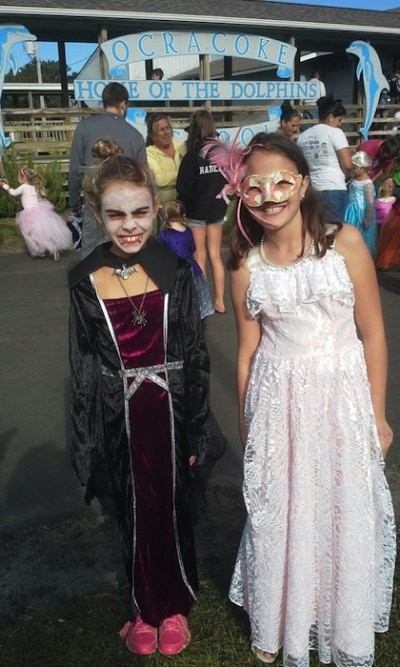 Vampire Elsie and Masquerade Mariah