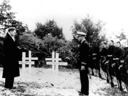 1942 burial, photo from Ocracoke Navigator
